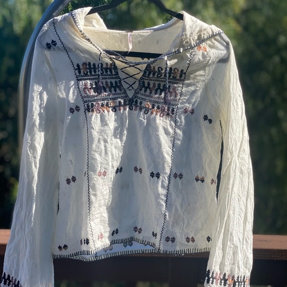 Free People, Long Sleeve, Embroidered Ivory Boho Hooded Top. Size Small. NWOT - Picture 4 of 11